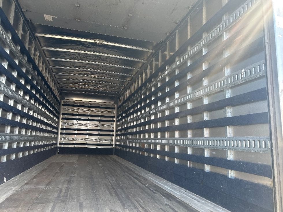 Medium Duty Box Truck-Light and Medium Duty Trucks-Hino-2019-268-Londonderry-NH-140,450\n\t\tmiles-$ 47,500 - Image 12