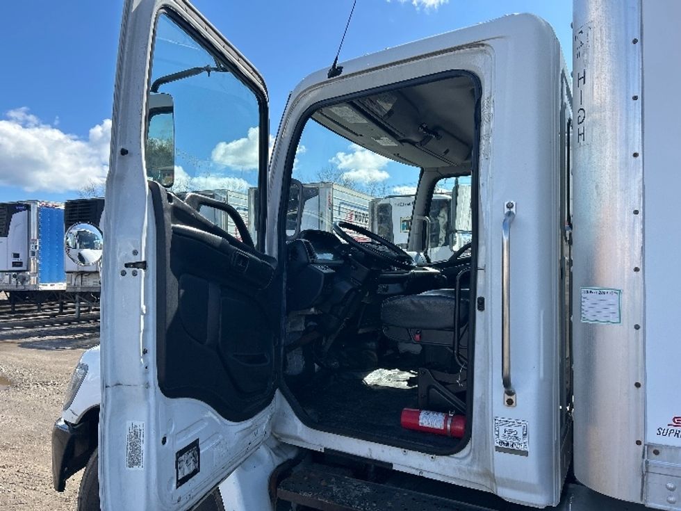 Medium Duty Box Truck-Light and Medium Duty Trucks-Hino-2019-268-Londonderry-NH-140,450\n\t\tmiles-$ 47,500 - Image 16