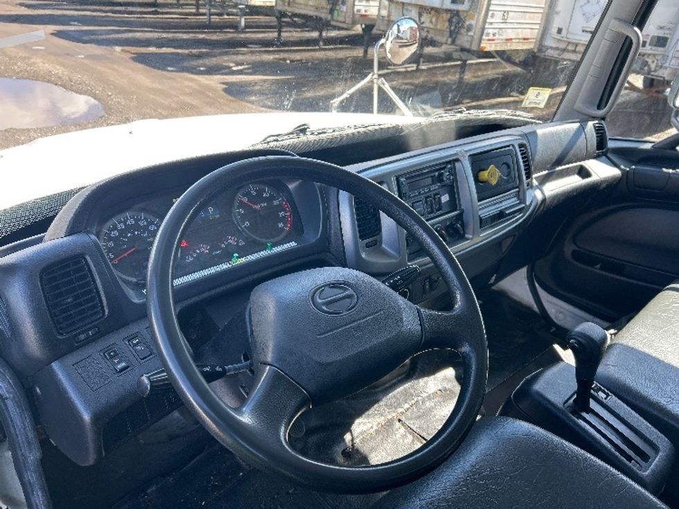 Medium Duty Box Truck-Light and Medium Duty Trucks-Hino-2019-268-Londonderry-NH-140,450\n\t\tmiles-$ 47,500 - Image 17