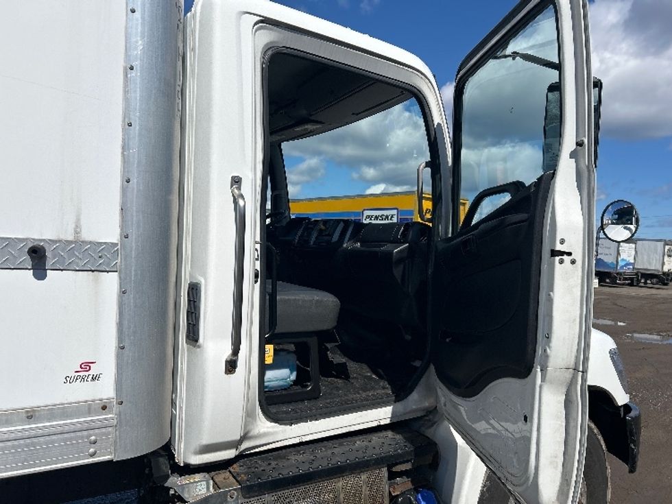 Medium Duty Box Truck-Light and Medium Duty Trucks-Hino-2019-268-Londonderry-NH-140,450\n\t\tmiles-$ 47,500 - Image 20