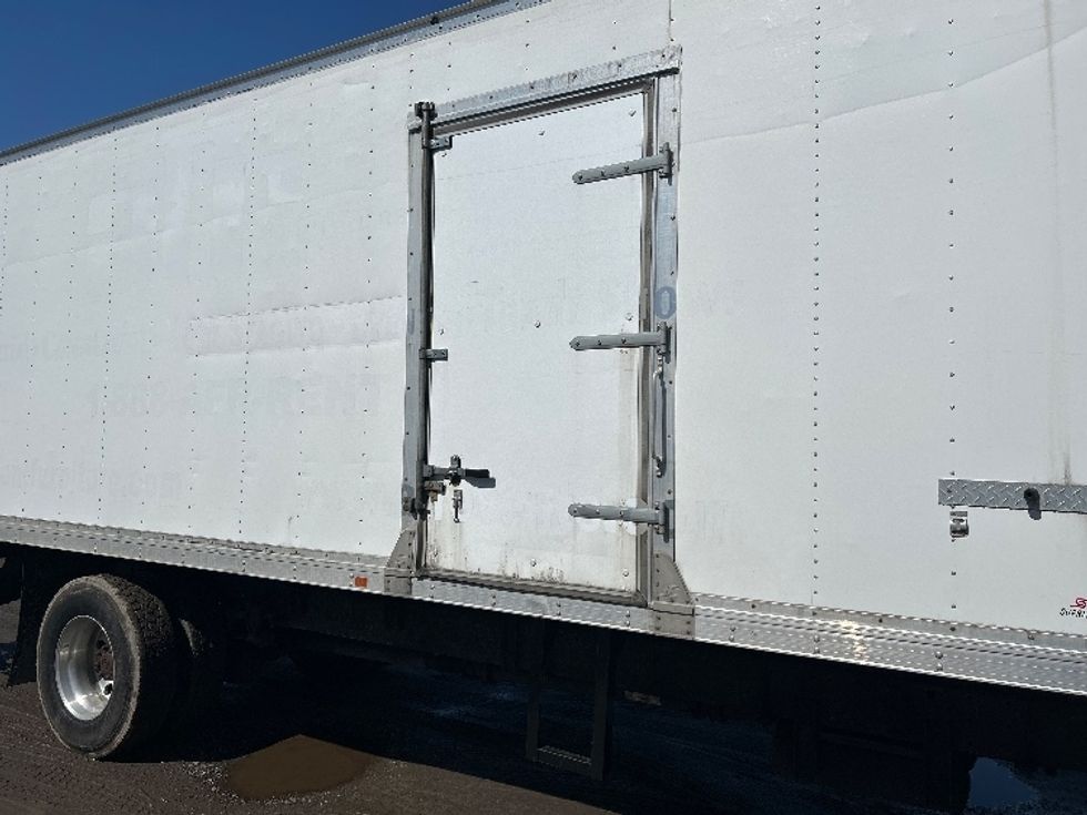Medium Duty Box Truck-Light and Medium Duty Trucks-Hino-2019-268-Londonderry-NH-140,450\n\t\tmiles-$ 47,500 - Image 25