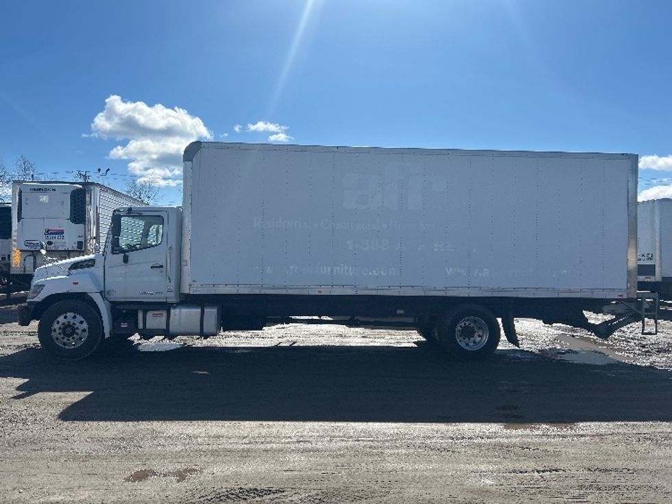 Medium Duty Box Truck-Light and Medium Duty Trucks-Hino-2019-268-Londonderry-NH-140,450\n\t\tmiles-$ 47,500 - Image 4