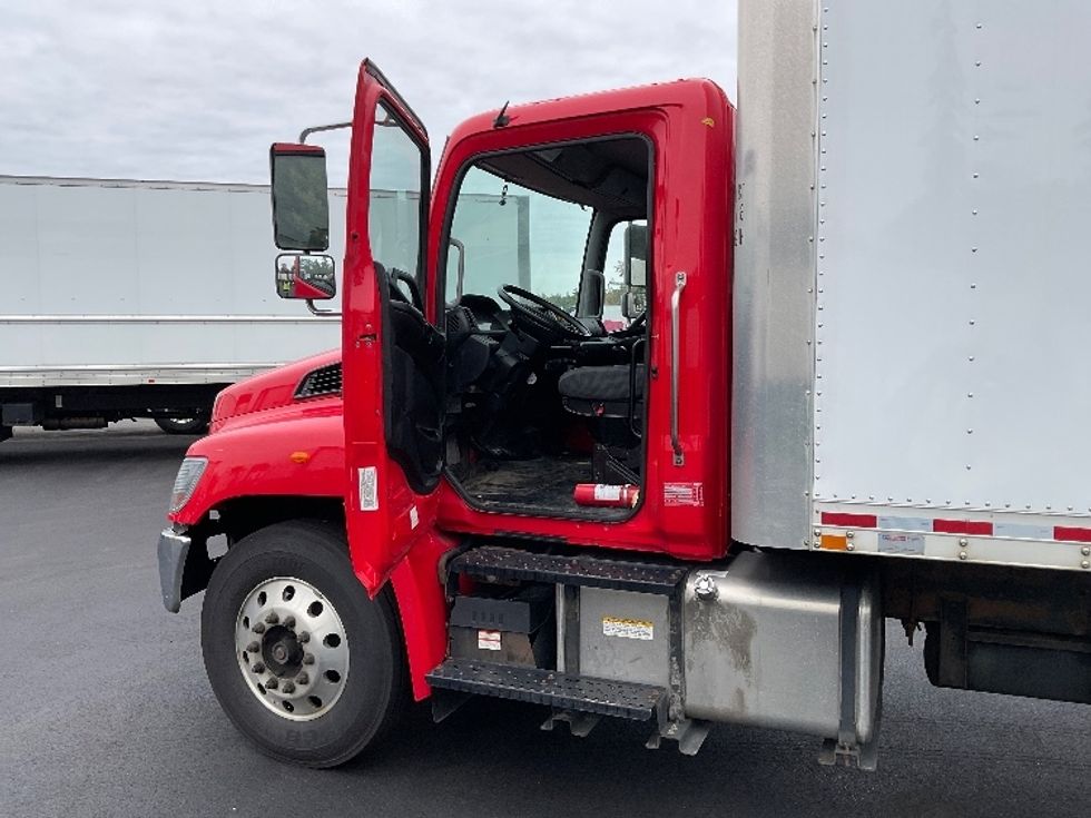 Medium Duty Box Truck-Light and Medium Duty Trucks-Hino-2019-268-Londonderry-NH-171,322\n\t\tmiles-$ 48,000 - Image 15
