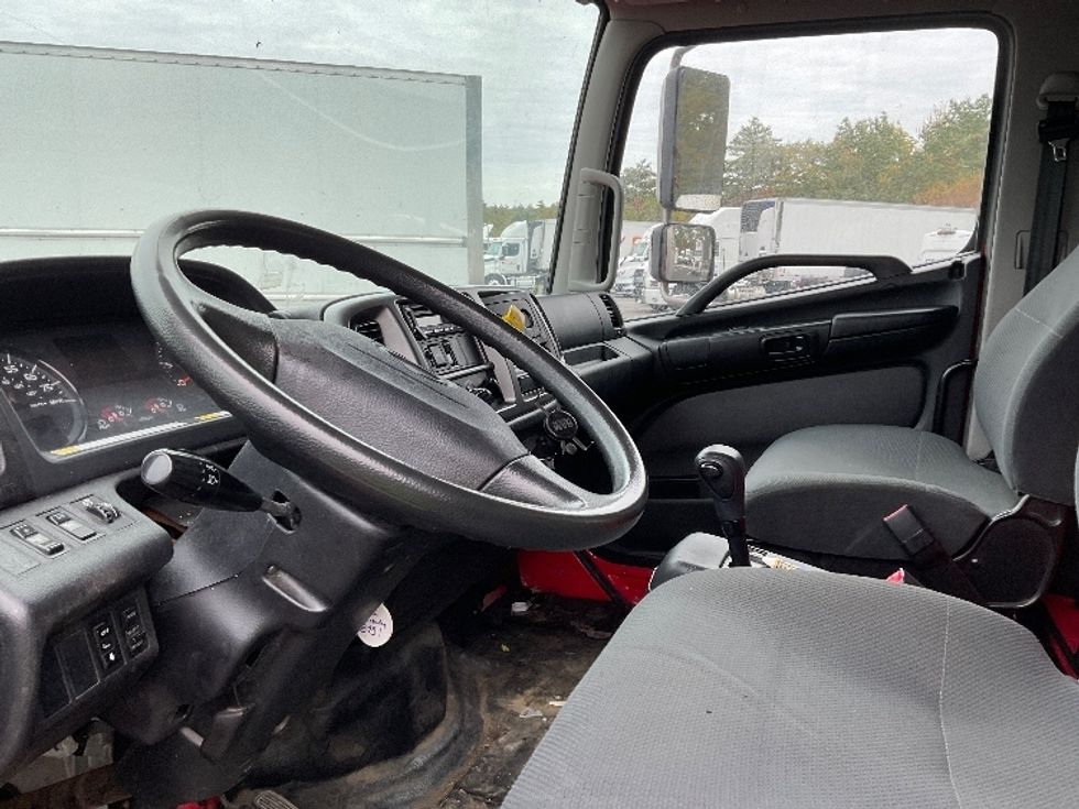 Medium Duty Box Truck-Light and Medium Duty Trucks-Hino-2019-268-Londonderry-NH-171,322\n\t\tmiles-$ 48,000 - Image 16