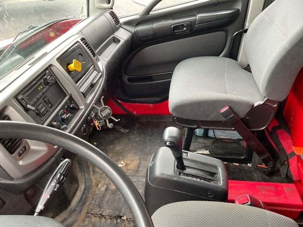 Medium Duty Box Truck-Light and Medium Duty Trucks-Hino-2019-268-Londonderry-NH-171,322\n\t\tmiles-$ 48,000 - Image 18