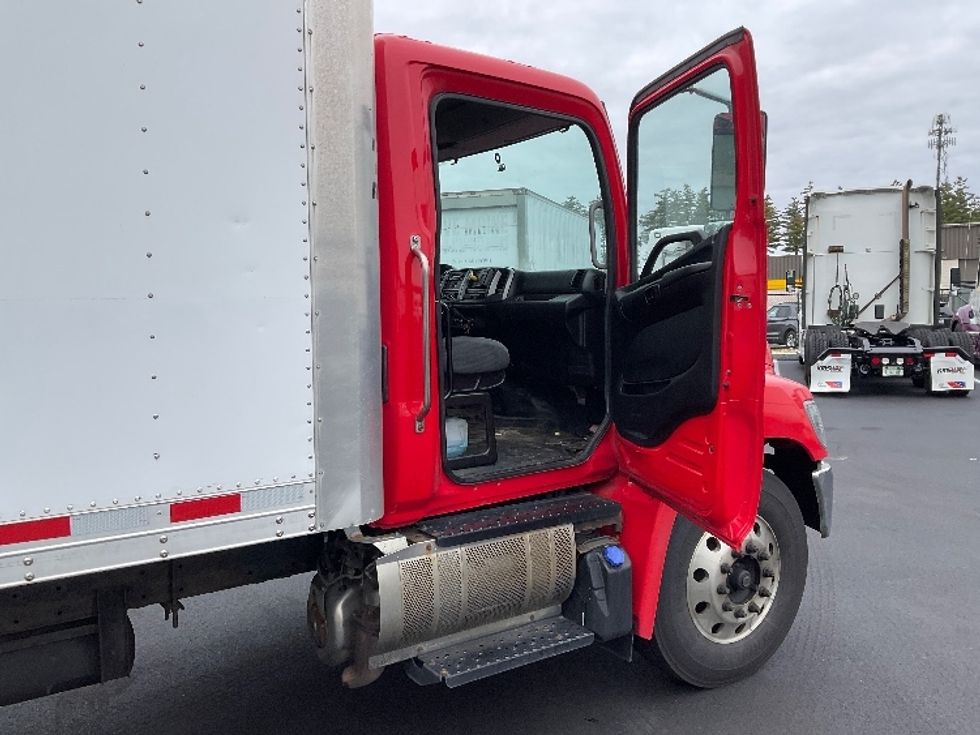 Medium Duty Box Truck-Light and Medium Duty Trucks-Hino-2019-268-Londonderry-NH-171,322\n\t\tmiles-$ 48,000 - Image 19