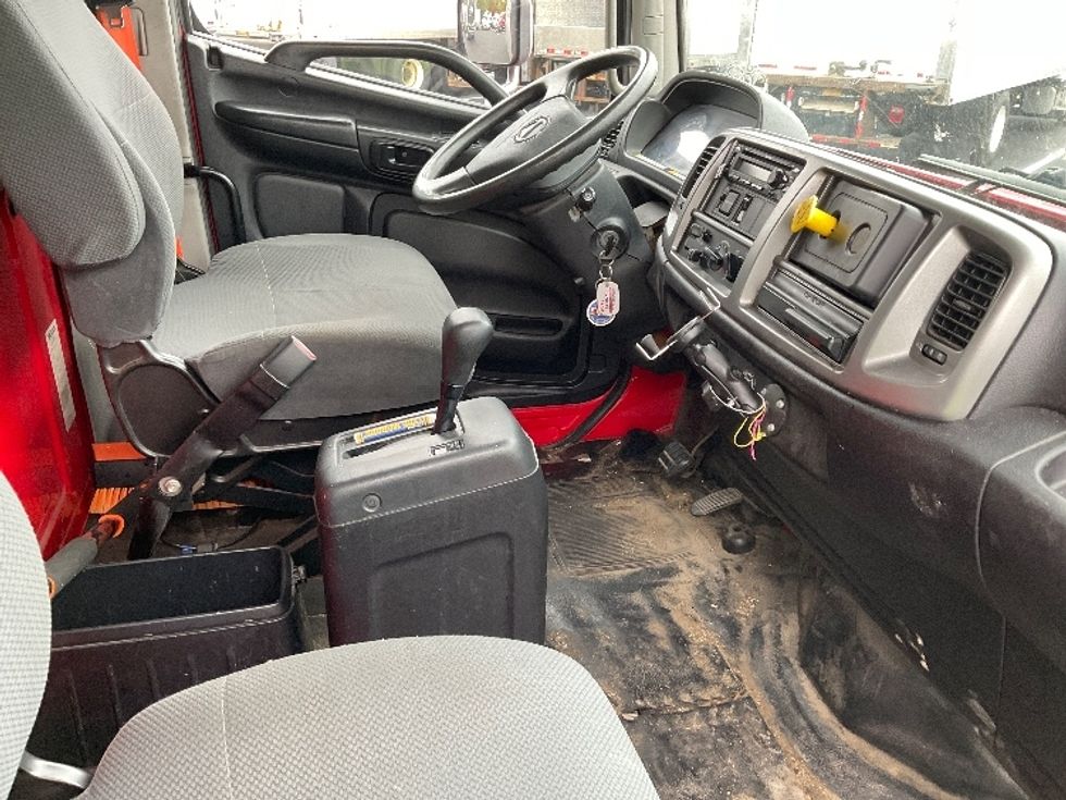 Medium Duty Box Truck-Light and Medium Duty Trucks-Hino-2019-268-Londonderry-NH-171,322\n\t\tmiles-$ 48,000 - Image 21