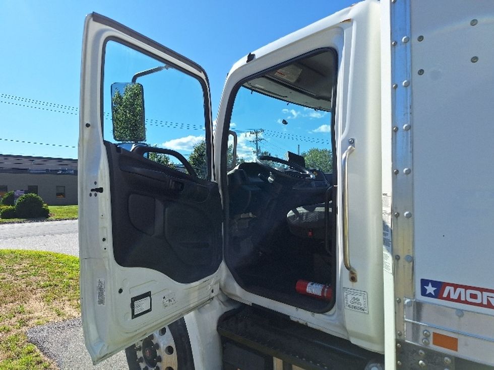 Medium Duty Box Truck-Light and Medium Duty Trucks-Hino-2019-268-Londonderry-NH-197,936\n\t\tmiles-$ 41,750 - Image 16