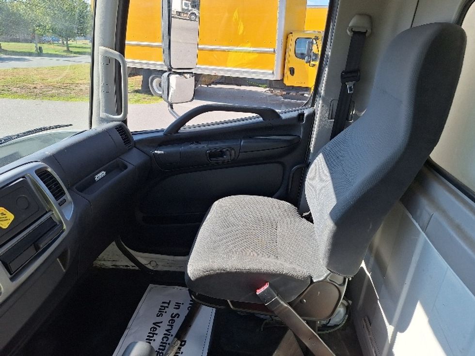 Medium Duty Box Truck-Light and Medium Duty Trucks-Hino-2019-268-Londonderry-NH-197,936\n\t\tmiles-$ 41,750 - Image 19