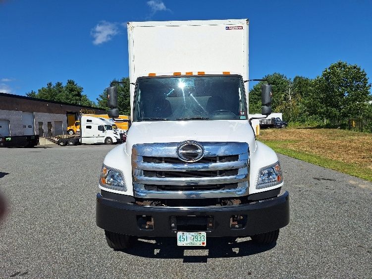 2019 Hino Conventional Type Truck photo 2
