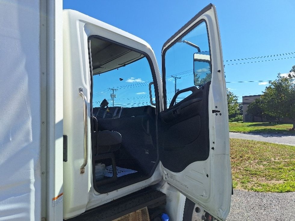 Medium Duty Box Truck-Light and Medium Duty Trucks-Hino-2019-268-Londonderry-NH-197,936\n\t\tmiles-$ 41,750 - Image 20