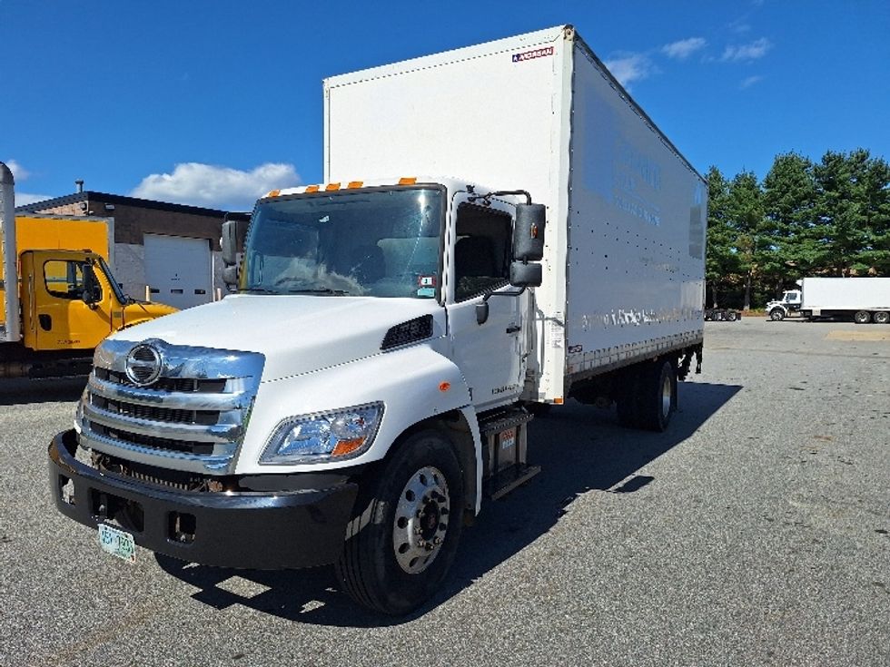 2019 Hino Conventional Type Truck photo 3
