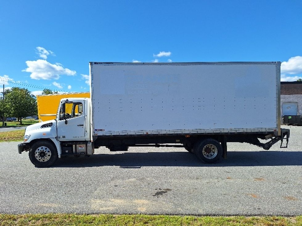 2019 Hino Conventional Type Truck photo 4