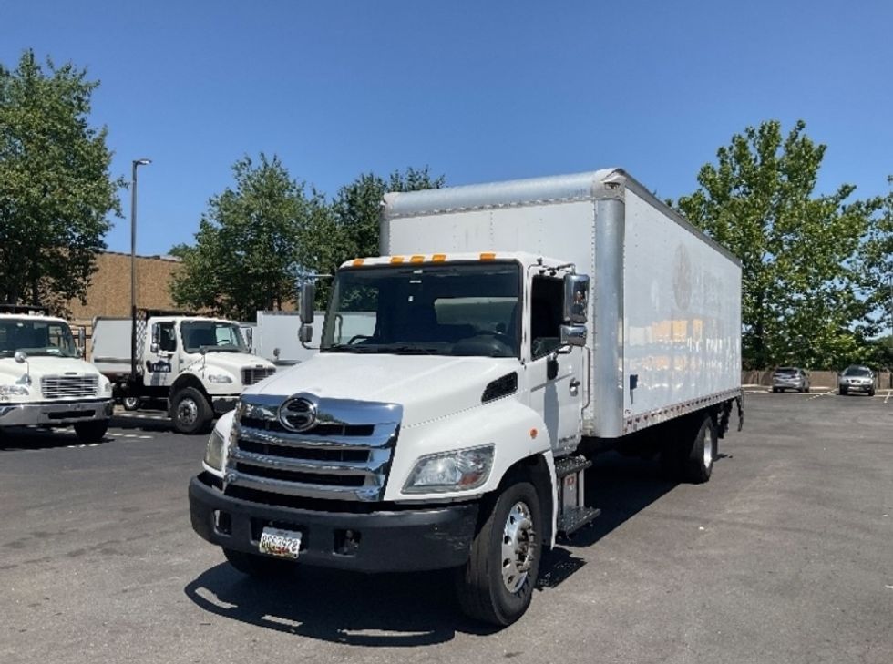 Medium Duty Box Truck-Light and Medium Duty Trucks-Hino-2019-268-Manassas-VA-216,458\n\t\tmiles-$ 43,500 - Image 1