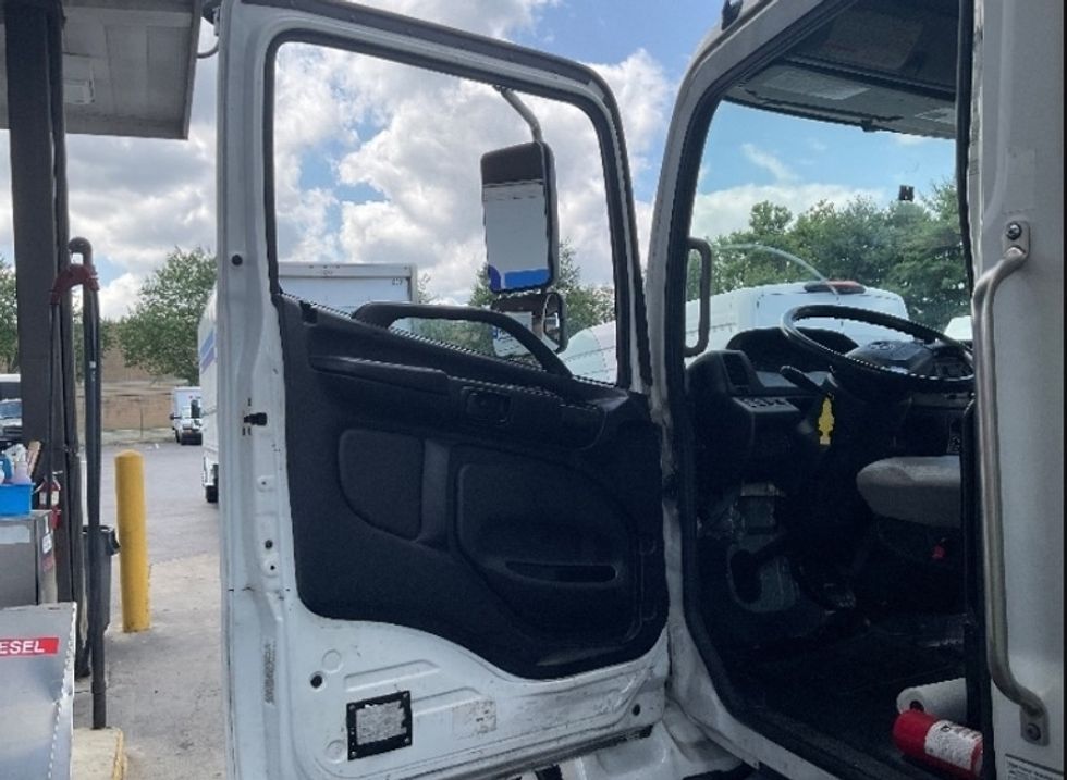 Medium Duty Box Truck-Light and Medium Duty Trucks-Hino-2019-268-Manassas-VA-216,458\n\t\tmiles-$ 43,500 - Image 13