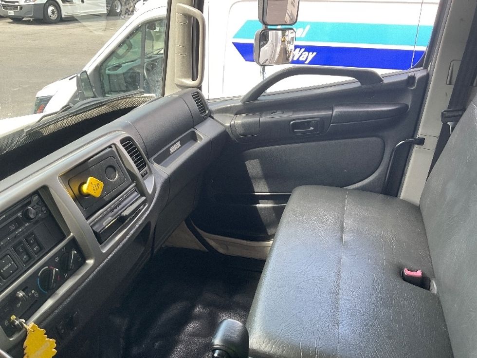 Medium Duty Box Truck-Light and Medium Duty Trucks-Hino-2019-268-Manassas-VA-216,458\n\t\tmiles-$ 43,500 - Image 16