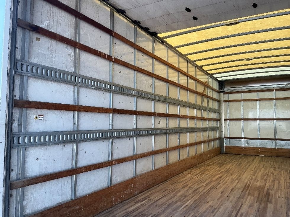 Medium Duty Box Truck-Light and Medium Duty Trucks-Hino-2019-268-Mebane-NC-173,320\n\t\tmiles-$ 53,000 - Image 11