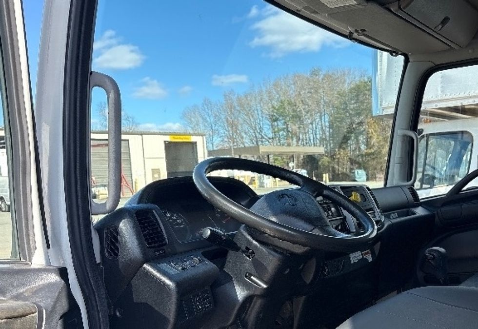 Medium Duty Box Truck-Light and Medium Duty Trucks-Hino-2019-268-Mebane-NC-173,320\n\t\tmiles-$ 53,000 - Image 16