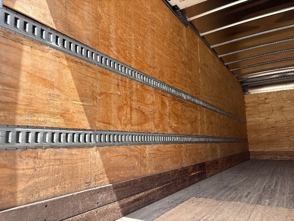 Medium Duty Box Truck-Light and Medium Duty Trucks-Hino-2019-268-Medley-FL-177,315\n\t\tmiles-$ 49,250 - Image 11