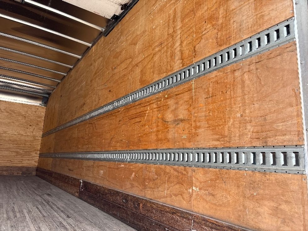 Medium Duty Box Truck-Light and Medium Duty Trucks-Hino-2019-268-Medley-FL-177,315\n\t\tmiles-$ 49,250 - Image 12