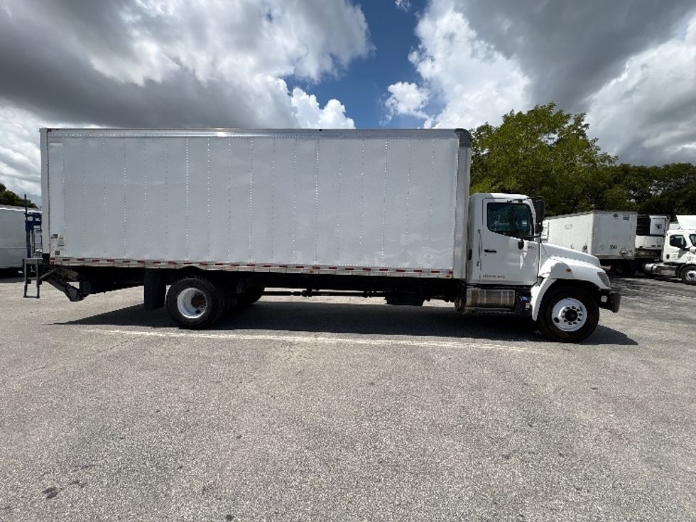 Medium Duty Box Truck-Light and Medium Duty Trucks-Hino-2019-268-Medley-FL-177,315\n\t\tmiles-$ 49,250 - Image 15