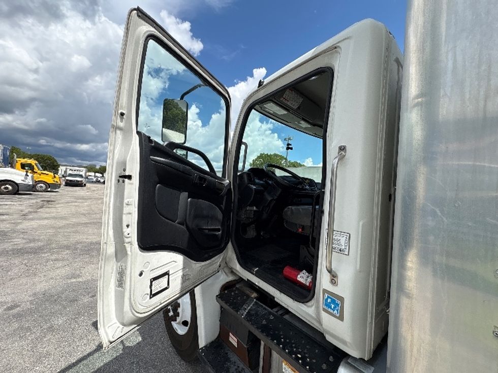 Medium Duty Box Truck-Light and Medium Duty Trucks-Hino-2019-268-Medley-FL-177,315\n\t\tmiles-$ 49,250 - Image 16