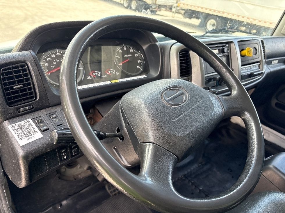 Medium Duty Box Truck-Light and Medium Duty Trucks-Hino-2019-268-Medley-FL-177,315\n\t\tmiles-$ 49,250 - Image 17