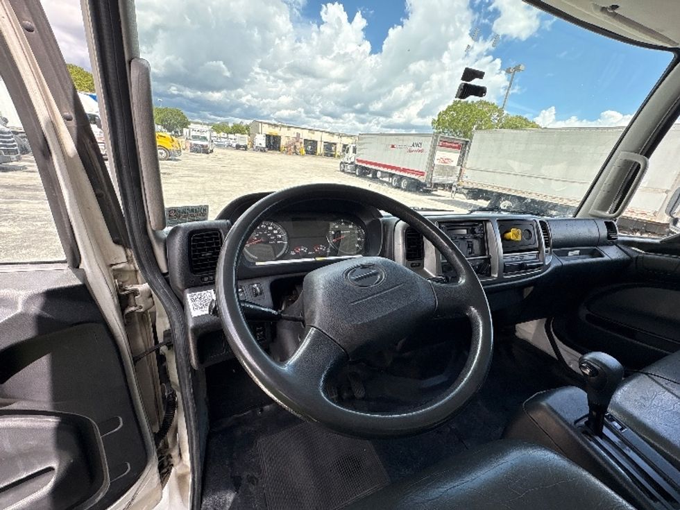 Medium Duty Box Truck-Light and Medium Duty Trucks-Hino-2019-268-Medley-FL-177,315\n\t\tmiles-$ 49,250 - Image 18