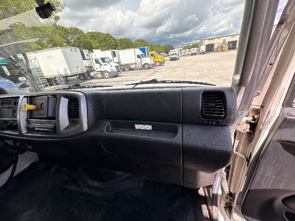 Medium Duty Box Truck-Light and Medium Duty Trucks-Hino-2019-268-Medley-FL-177,315\n\t\tmiles-$ 49,250 - Image 21