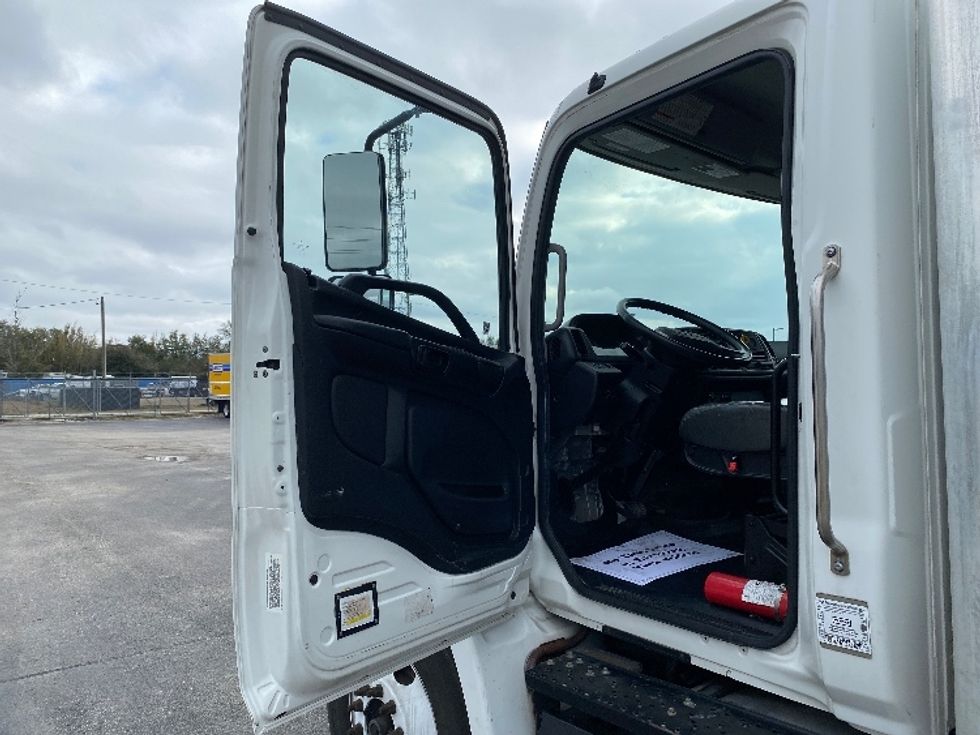 Medium Duty Box Truck-Light and Medium Duty Trucks-Hino-2019-268-Medley-FL-224,257\n\t\tmiles-$ 41,750 - Image 16