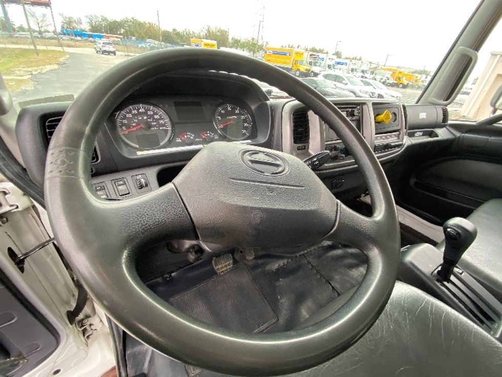 Medium Duty Box Truck-Light and Medium Duty Trucks-Hino-2019-268-Medley-FL-224,257\n\t\tmiles-$ 41,750 - Image 17