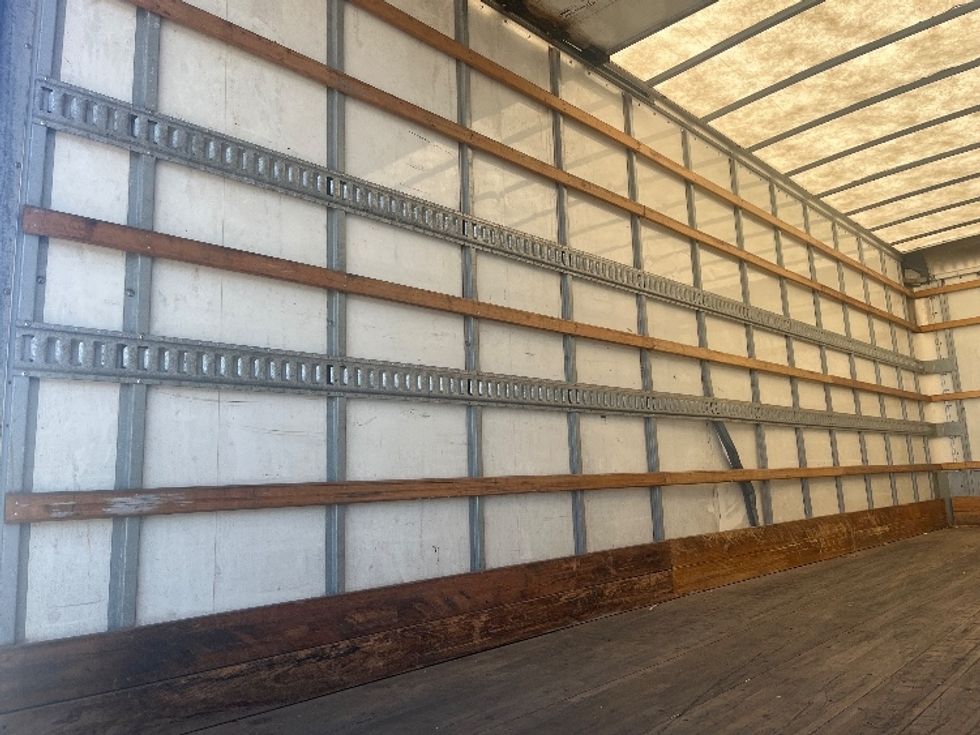 Medium Duty Box Truck-Light and Medium Duty Trucks-Hino-2019-268-Middlefield-OH-199,625\n\t\tmiles-$ 47,000 - Image 10