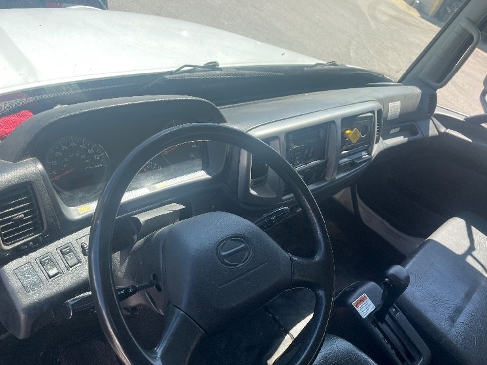 Medium Duty Box Truck-Light and Medium Duty Trucks-Hino-2019-268-Middlefield-OH-199,625\n\t\tmiles-$ 47,000 - Image 16