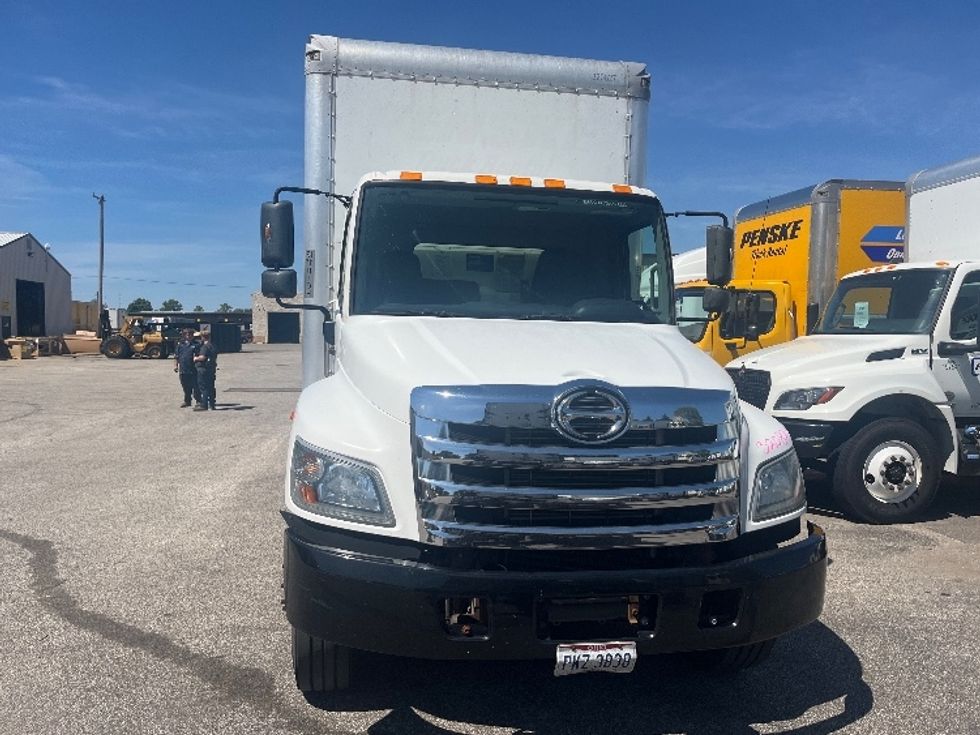 Medium Duty Box Truck-Light and Medium Duty Trucks-Hino-2019-268-Middlefield-OH-199,625\n\t\tmiles-$ 47,000 - Image 2