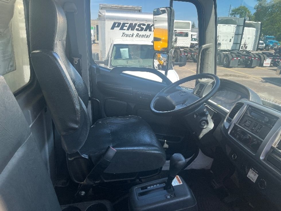 Medium Duty Box Truck-Light and Medium Duty Trucks-Hino-2019-268-Middlefield-OH-199,625\n\t\tmiles-$ 47,000 - Image 21