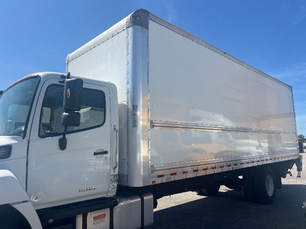 Medium Duty Box Truck-Light and Medium Duty Trucks-Hino-2019-268-Middlefield-OH-199,625\n\t\tmiles-$ 47,000 - Image 4