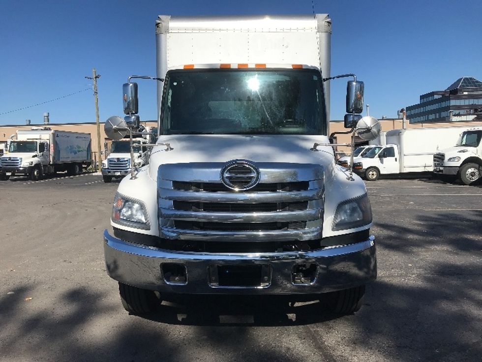 Medium Duty Box Truck-Light and Medium Duty Trucks-Hino-2019-268-Mississauga-ON-227,615\n\t\tkm-$ 74,750 - Image 2
