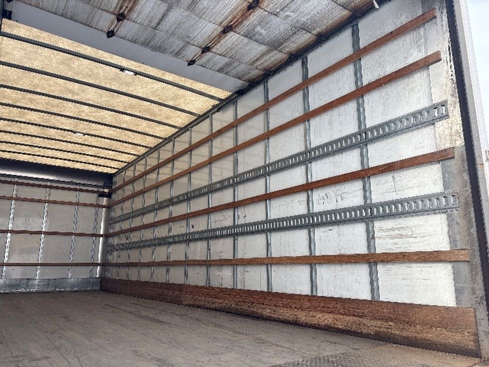 Medium Duty Box Truck-Light and Medium Duty Trucks-Hino-2019-268-Mississauga-ON-233,120\n\t\tkm-$ 73,000 - Image 12