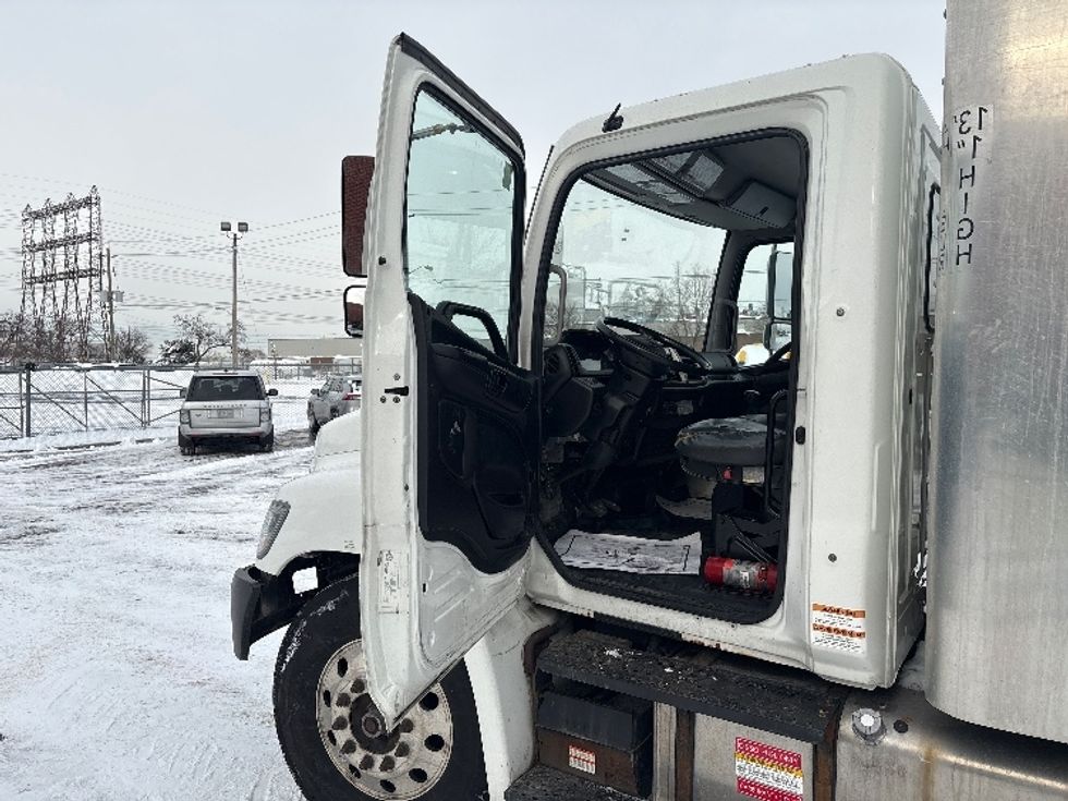Medium Duty Box Truck-Light and Medium Duty Trucks-Hino-2019-268-Mississauga-ON-233,120\n\t\tkm-$ 73,000 - Image 16