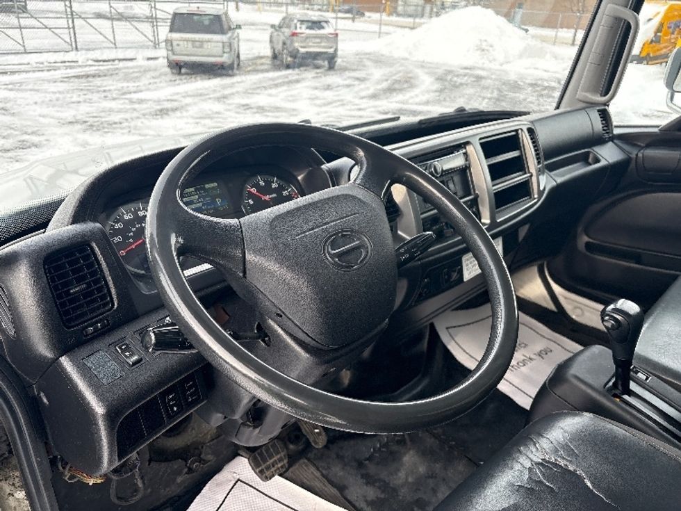 Medium Duty Box Truck-Light and Medium Duty Trucks-Hino-2019-268-Mississauga-ON-233,120\n\t\tkm-$ 73,000 - Image 17