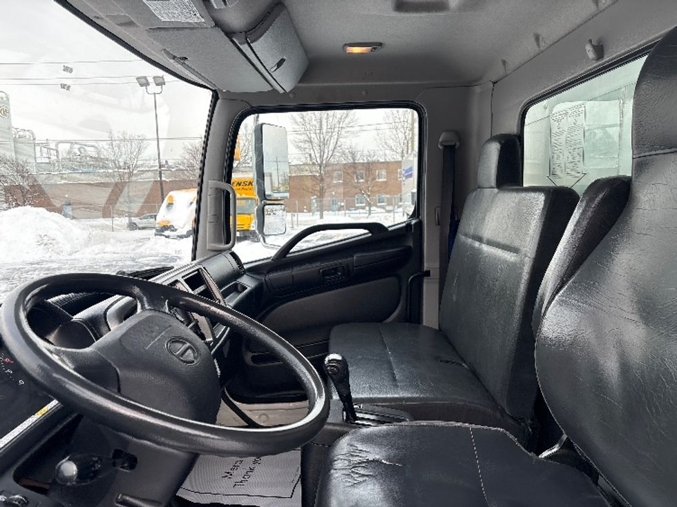 Medium Duty Box Truck-Light and Medium Duty Trucks-Hino-2019-268-Mississauga-ON-233,120\n\t\tkm-$ 73,000 - Image 19