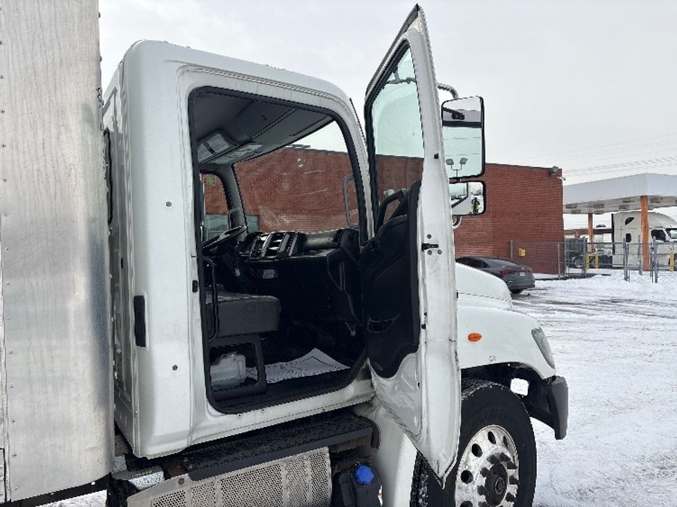 Medium Duty Box Truck-Light and Medium Duty Trucks-Hino-2019-268-Mississauga-ON-233,120\n\t\tkm-$ 73,000 - Image 20