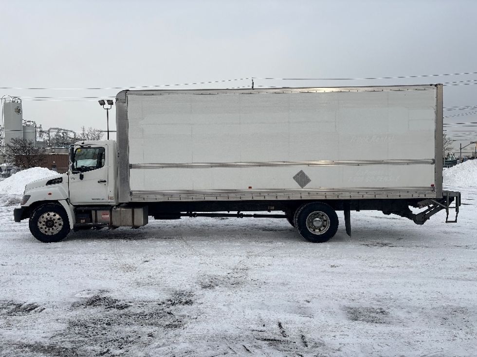 Medium Duty Box Truck-Light and Medium Duty Trucks-Hino-2019-268-Mississauga-ON-233,120\n\t\tkm-$ 73,000 - Image 4