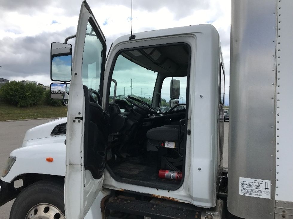 Medium Duty Box Truck-Light and Medium Duty Trucks-Hino-2019-268-Mississauga-ON-255,616\n\t\tkm-$ 70,250 - Image 16