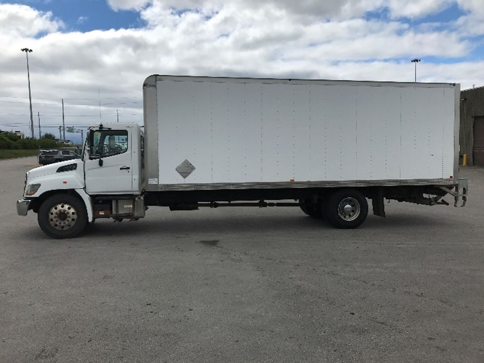 Medium Duty Box Truck-Light and Medium Duty Trucks-Hino-2019-268-Mississauga-ON-255,616\n\t\tkm-$ 70,250 - Image 4