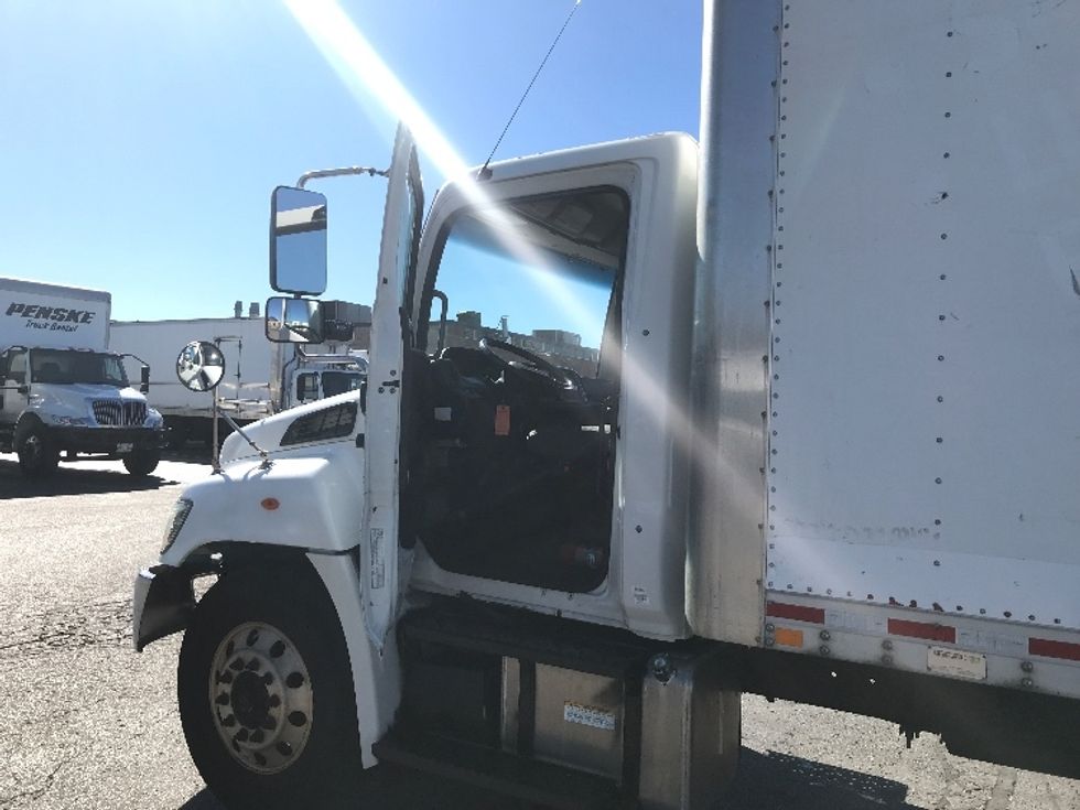 Medium Duty Box Truck-Light and Medium Duty Trucks-Hino-2019-268-Mississauga-ON-267,499\n\t\tkm-$ 69,750 - Image 16
