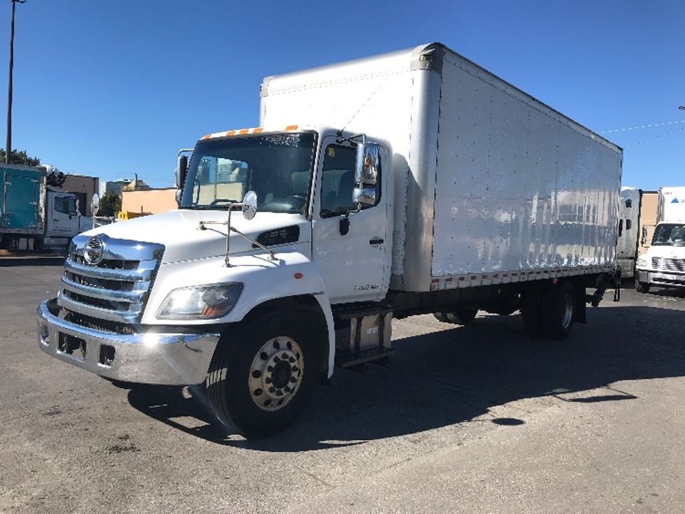Medium Duty Box Truck-Light and Medium Duty Trucks-Hino-2019-268-Mississauga-ON-267,499\n\t\tkm-$ 69,750 - Image 3