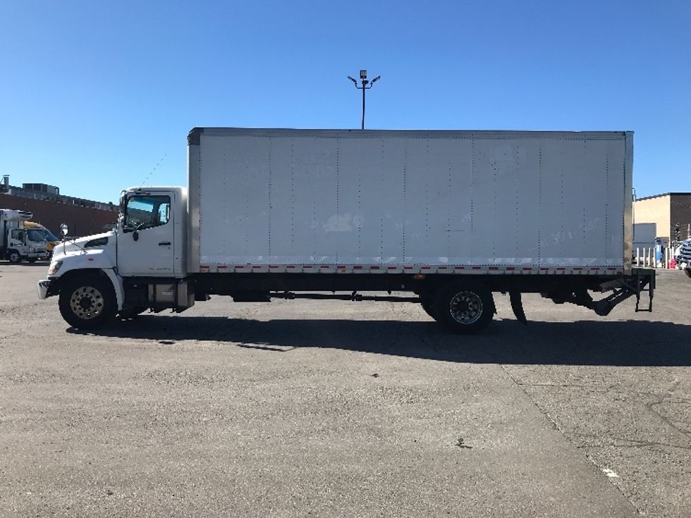 Medium Duty Box Truck-Light and Medium Duty Trucks-Hino-2019-268-Mississauga-ON-267,499\n\t\tkm-$ 69,750 - Image 4
