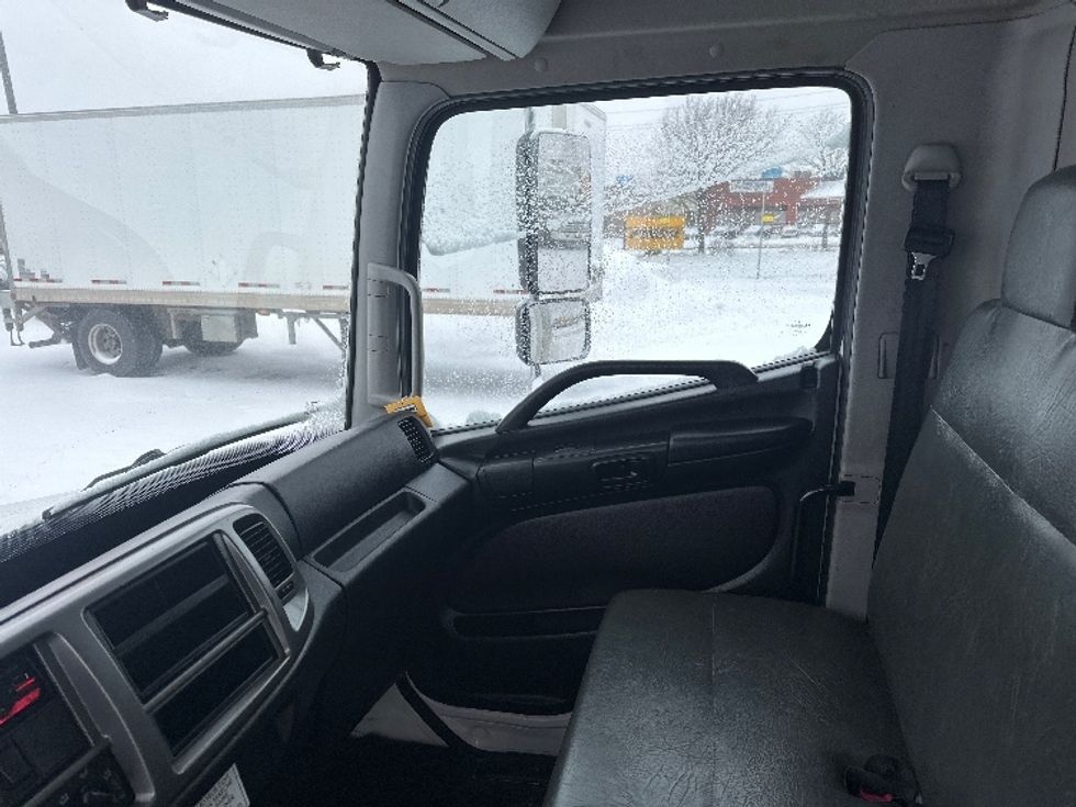 Medium Duty Box Truck-Light and Medium Duty Trucks-Hino-2019-268-Mississauga-ON-269,811\n\t\tkm-$ 69,750 - Image 17