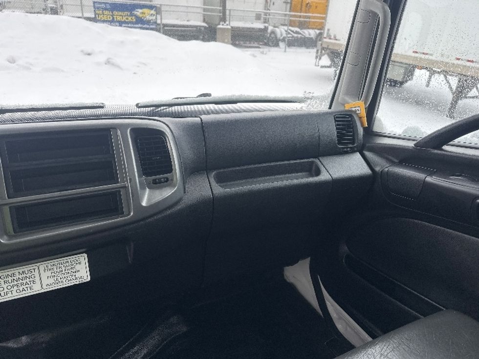 Medium Duty Box Truck-Light and Medium Duty Trucks-Hino-2019-268-Mississauga-ON-269,811\n\t\tkm-$ 69,750 - Image 19